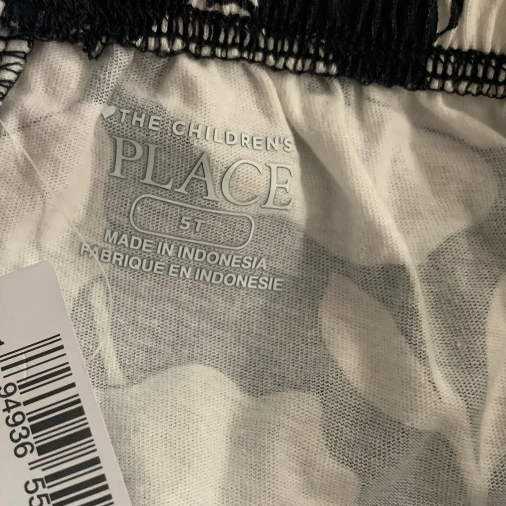 The Children’s Place Floral Black and White Off-Shoulder Short Set Girls 5T